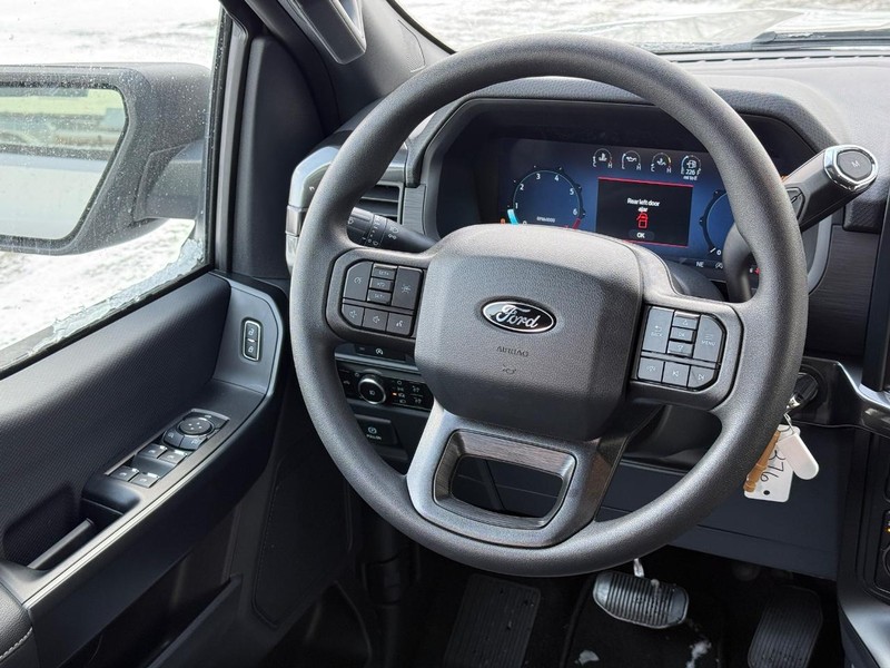 Ford F-150 Vehicle Full-screen Gallery Image 13