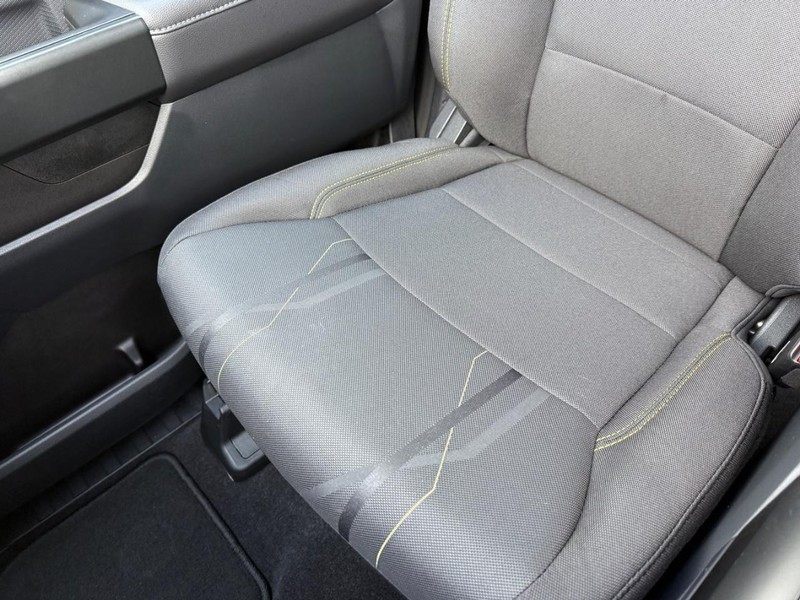 Ford F-150 Vehicle Full-screen Gallery Image 21