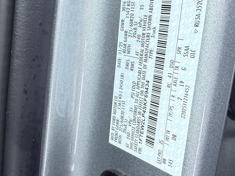 Ford F-150 Vehicle Full-screen Gallery Image 22