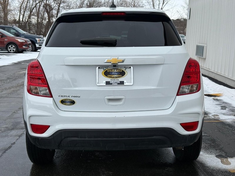 Chevrolet Trax Vehicle Full-screen Gallery Image 05