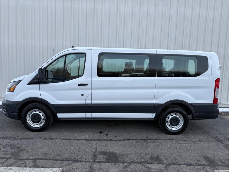 Ford Transit Passenger Wagon Vehicle Full-screen Gallery Image 2