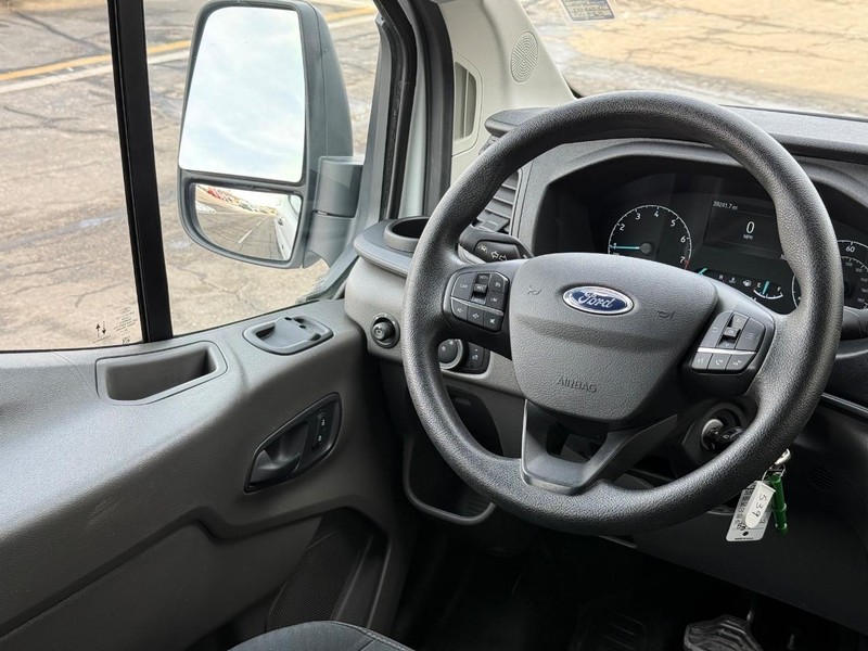 Ford Transit Passenger Wagon Vehicle Full-screen Gallery Image 14
