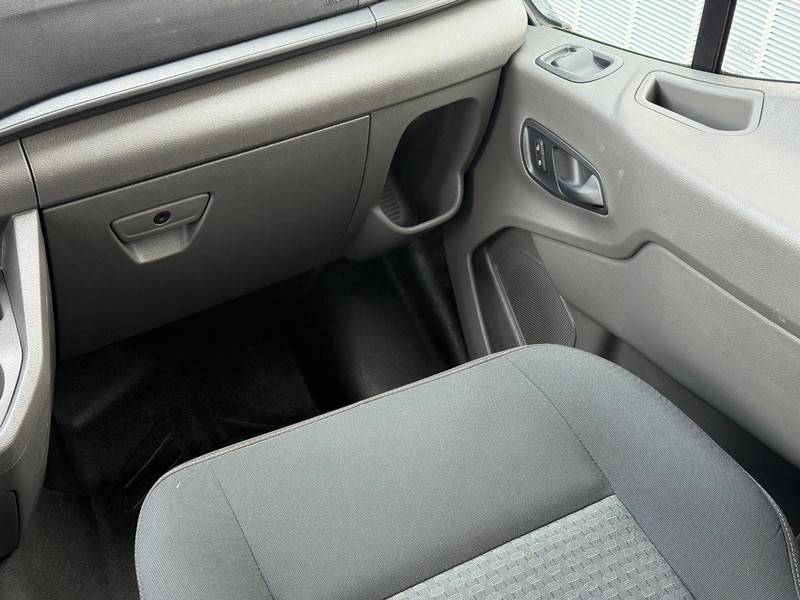 Ford Transit Passenger Wagon Vehicle Full-screen Gallery Image 15