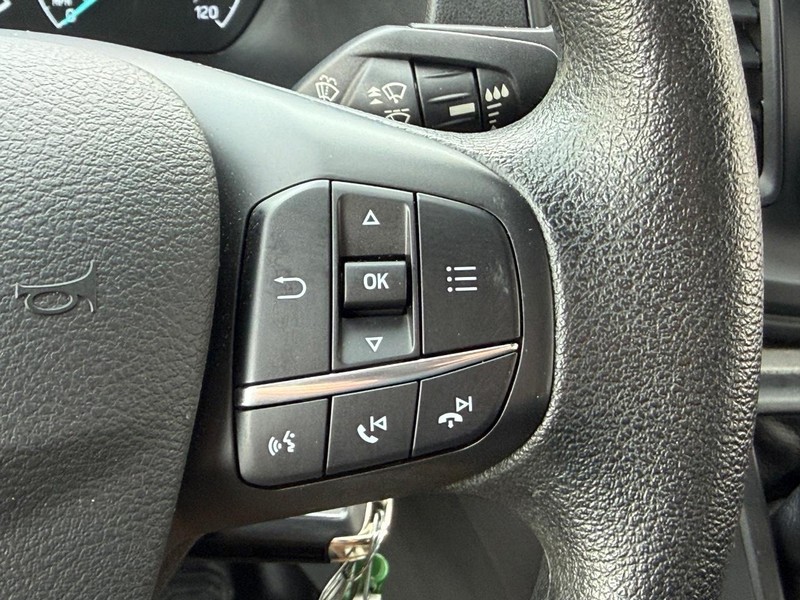 Ford Transit Passenger Wagon Vehicle Full-screen Gallery Image 17