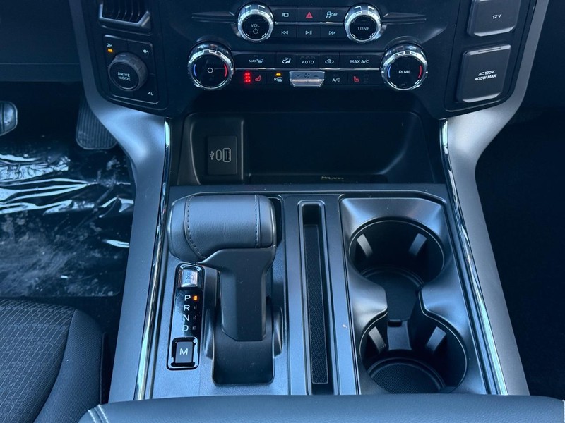 Ford F-150 Vehicle Full-screen Gallery Image 12