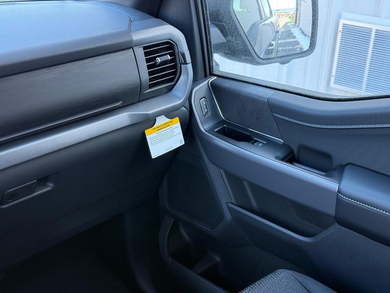 Ford F-150 Vehicle Full-screen Gallery Image 14