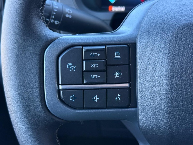 Ford F-150 Vehicle Full-screen Gallery Image 15