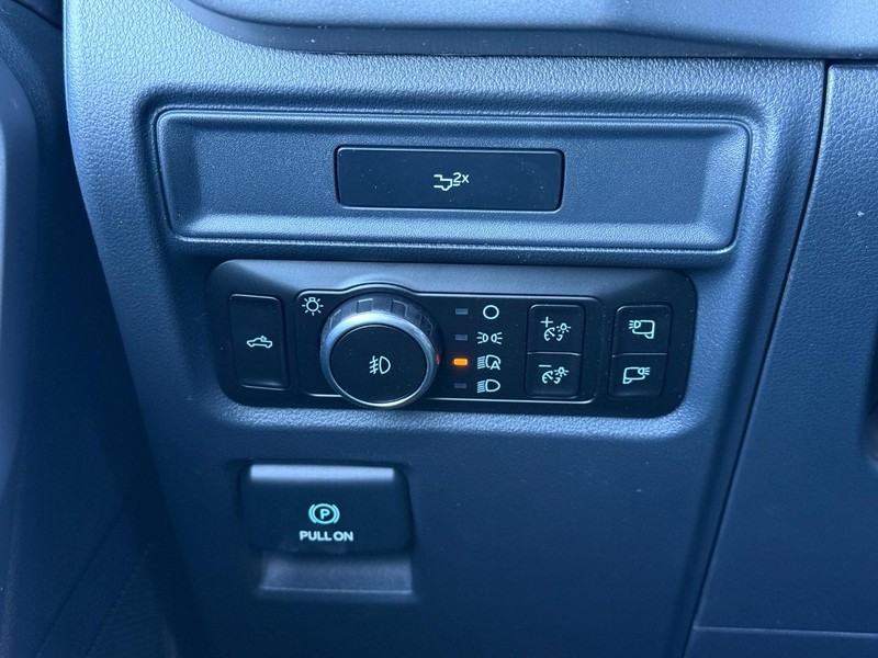 Ford F-150 Vehicle Full-screen Gallery Image 20