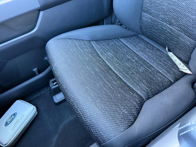 Ford F-150 Vehicle Full-screen Gallery Image 21