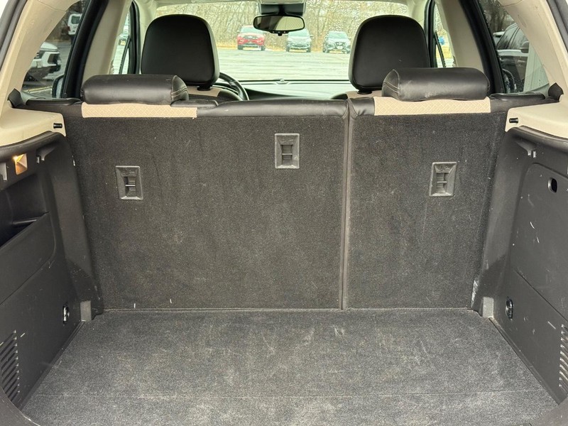 Buick Encore Vehicle Full-screen Gallery Image 05