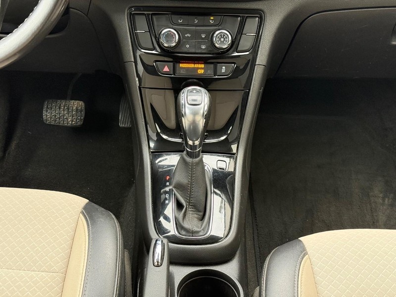 Buick Encore Vehicle Full-screen Gallery Image 12