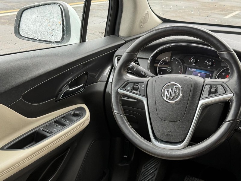 Buick Encore Vehicle Full-screen Gallery Image 13