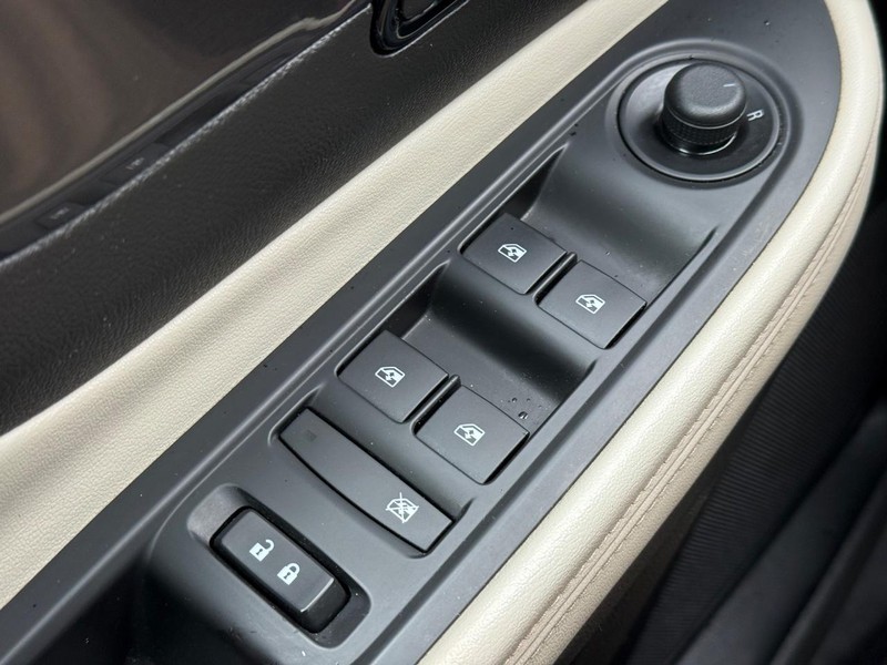 Buick Encore Vehicle Full-screen Gallery Image 19