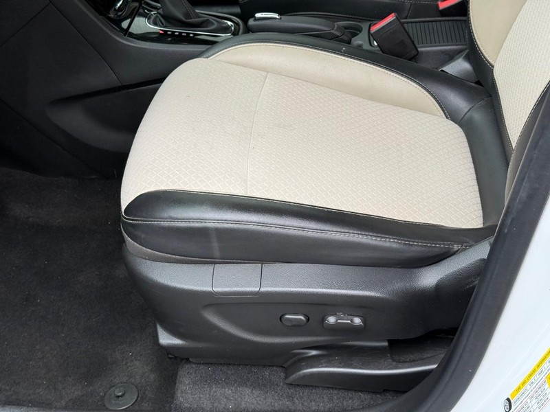 Buick Encore Vehicle Full-screen Gallery Image 21