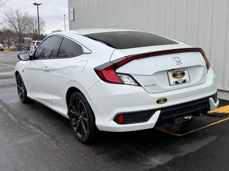Honda Civic Coupe Vehicle Full-screen Gallery Image 3