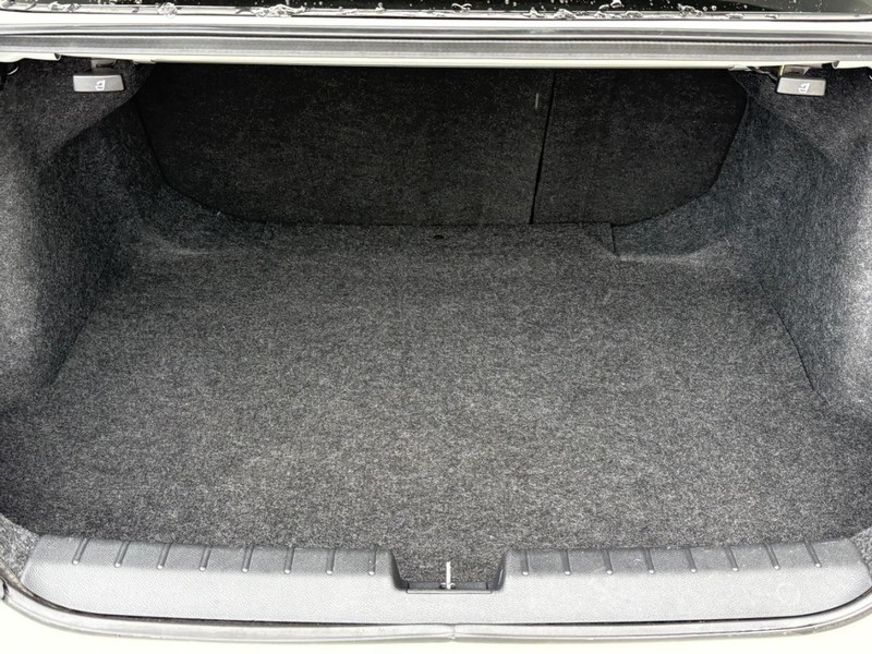 Honda Civic Coupe Vehicle Full-screen Gallery Image 5