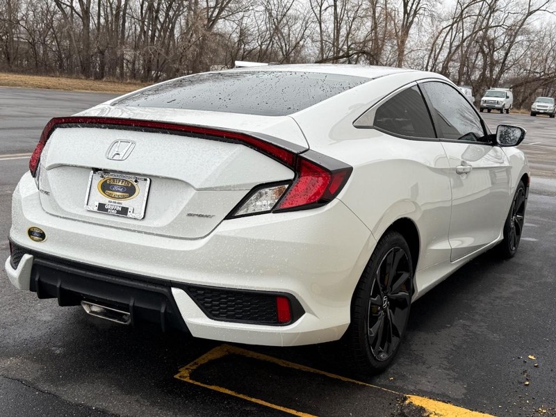 Honda Civic Coupe Vehicle Full-screen Gallery Image 6