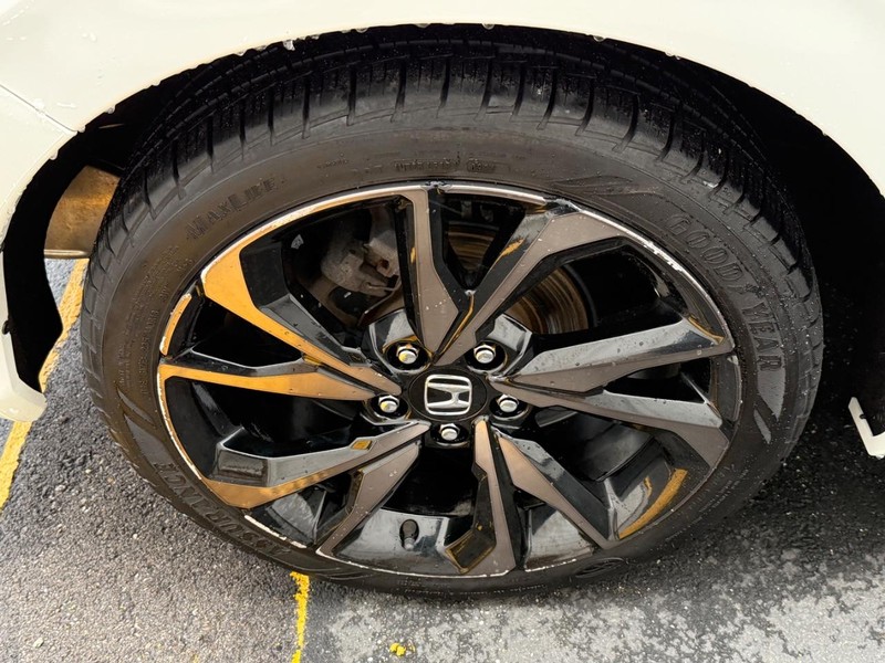 Honda Civic Coupe Vehicle Full-screen Gallery Image 7