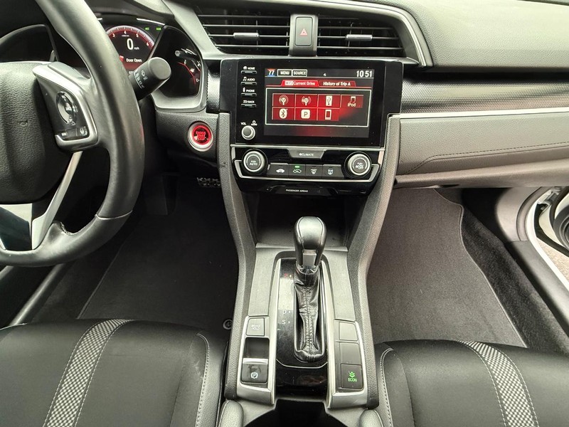 Honda Civic Coupe Vehicle Full-screen Gallery Image 10