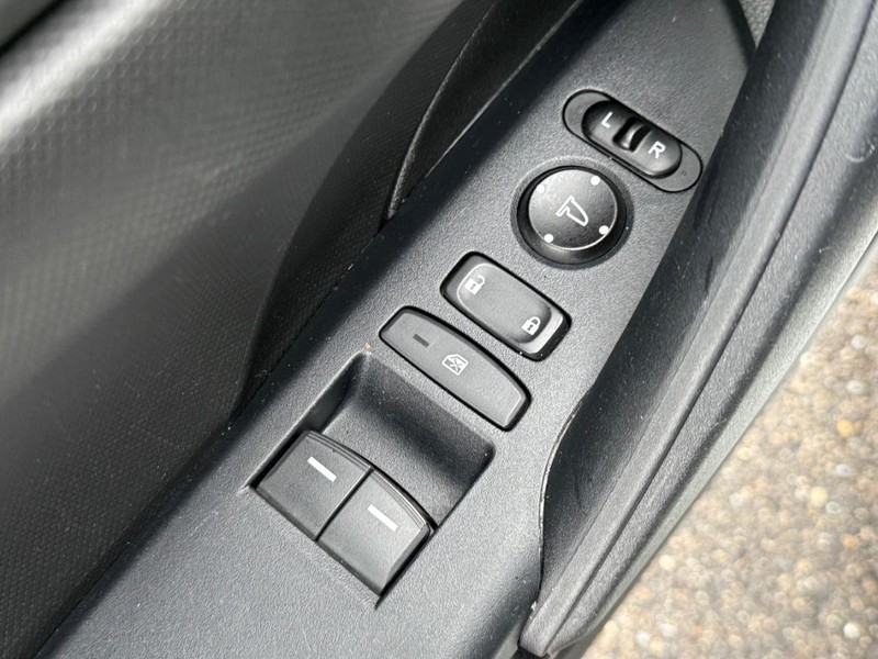 Honda Civic Coupe Vehicle Full-screen Gallery Image 19