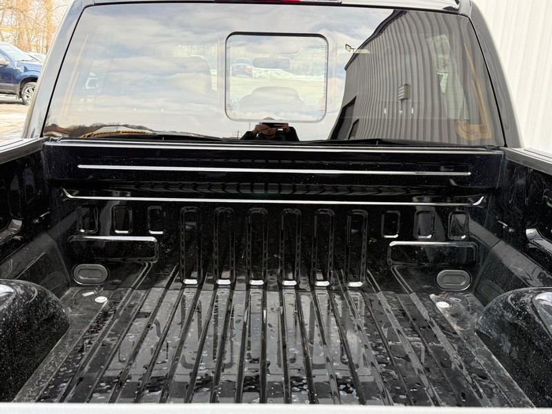 Ford F-150 Vehicle Full-screen Gallery Image 5