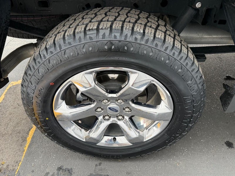 Ford F-150 Vehicle Full-screen Gallery Image 7