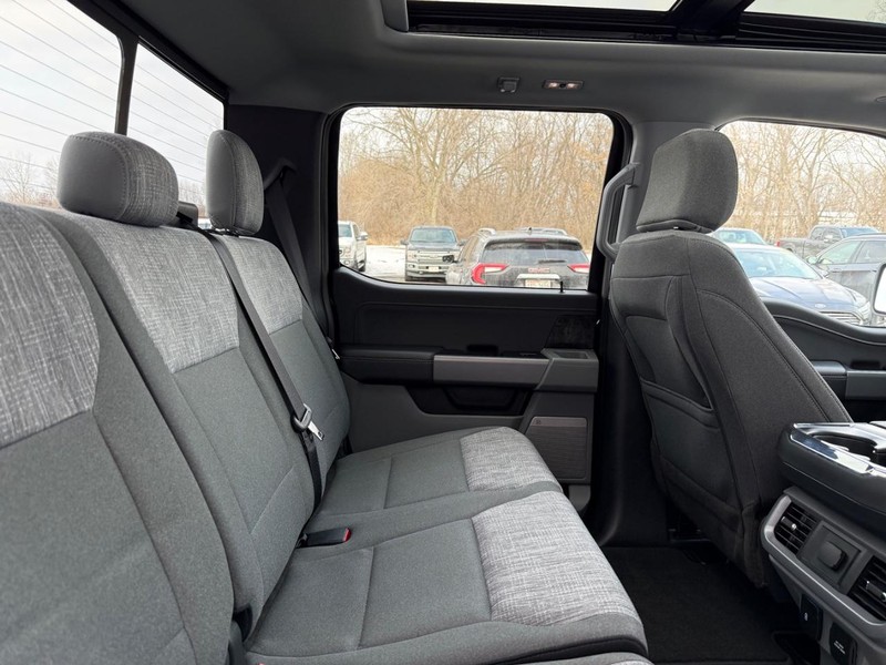Ford F-150 Vehicle Full-screen Gallery Image 9