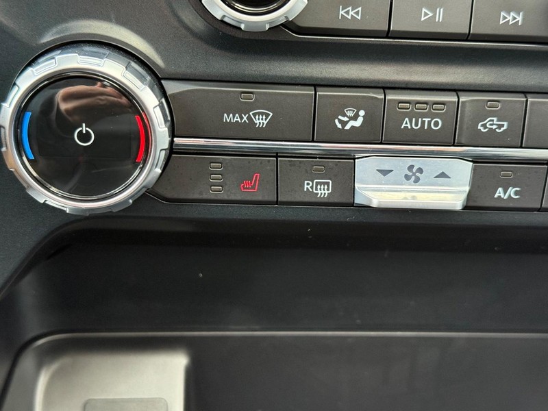 Ford F-150 Vehicle Full-screen Gallery Image 18