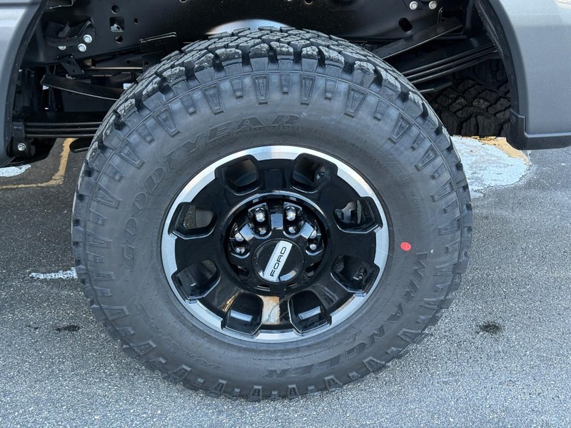 Ford Super Duty F-350 SRW Vehicle Full-screen Gallery Image 4