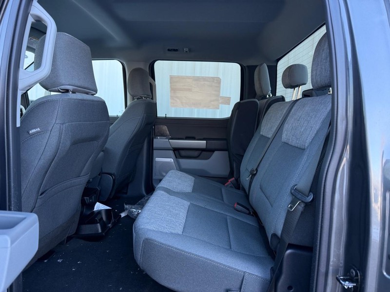 Ford Super Duty F-350 SRW Vehicle Full-screen Gallery Image 5