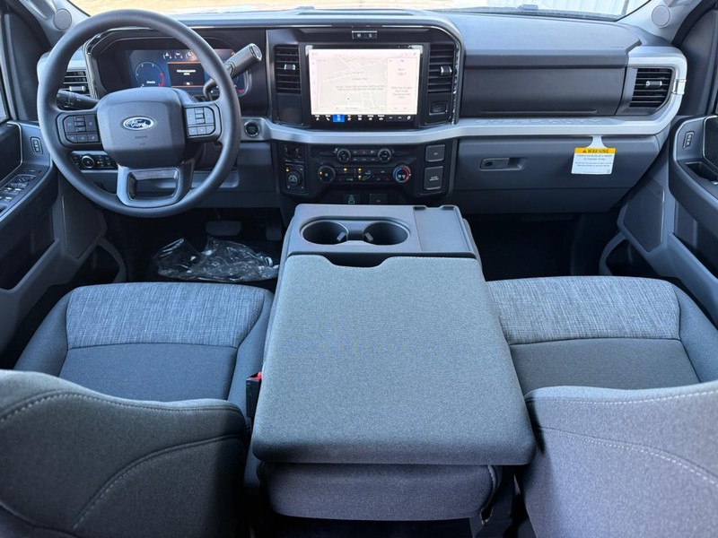 Ford Super Duty F-350 SRW Vehicle Full-screen Gallery Image 6