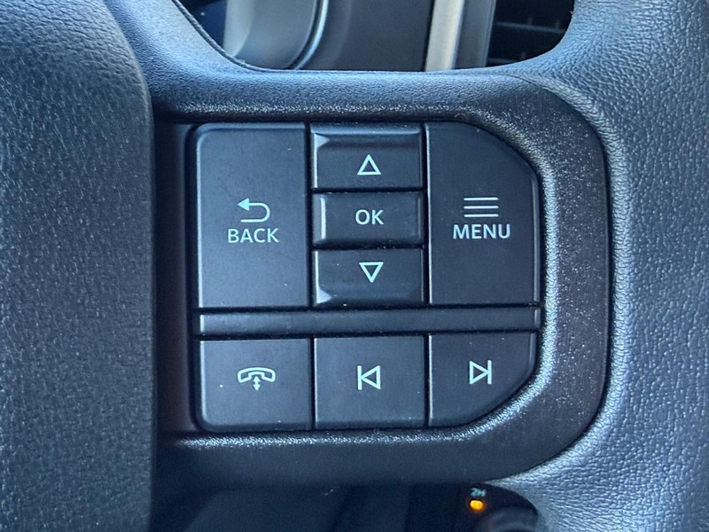 Ford Super Duty F-350 SRW Vehicle Full-screen Gallery Image 9