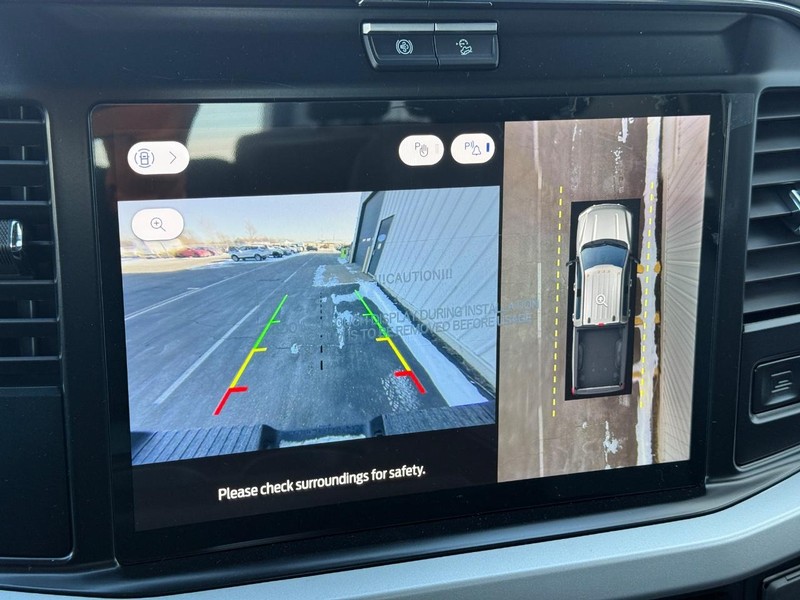 Ford Super Duty F-350 SRW Vehicle Full-screen Gallery Image 12