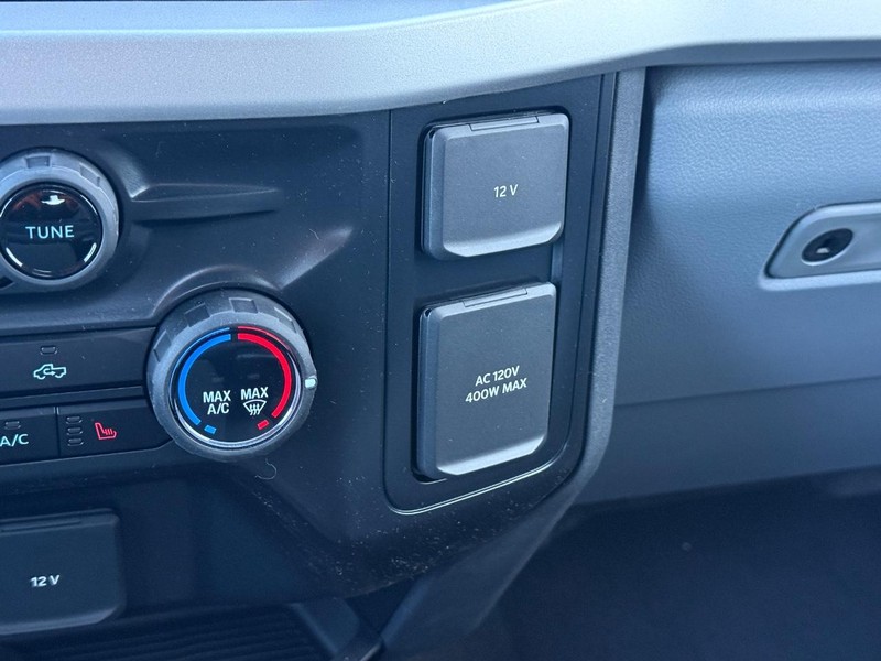 Ford Super Duty F-350 SRW Vehicle Full-screen Gallery Image 15