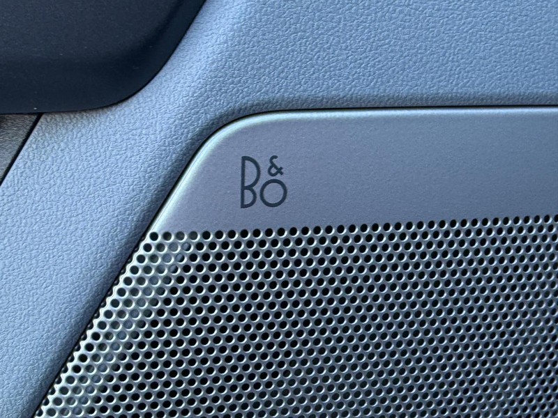 Ford Super Duty F-350 SRW Vehicle Full-screen Gallery Image 18