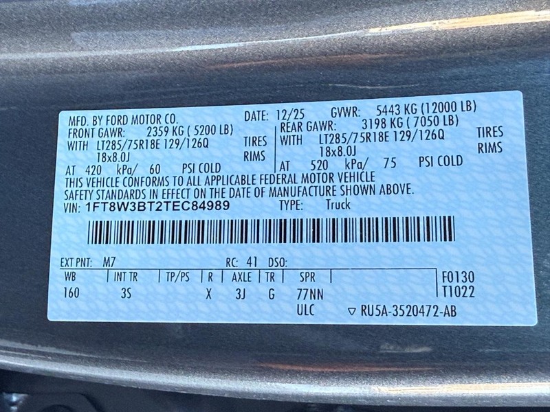 Ford Super Duty F-350 SRW Vehicle Full-screen Gallery Image 21