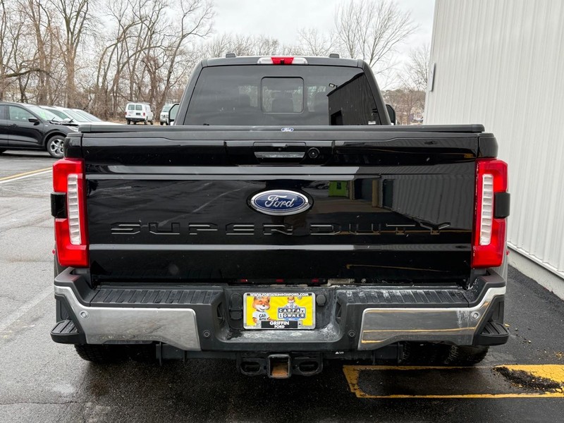 Ford Super Duty F-350 DRW Vehicle Full-screen Gallery Image 4