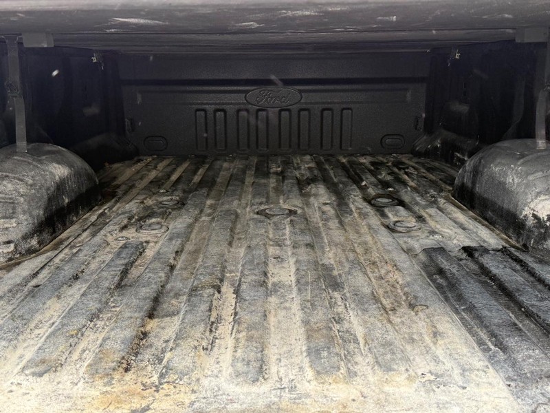 Ford Super Duty F-350 DRW Vehicle Full-screen Gallery Image 5