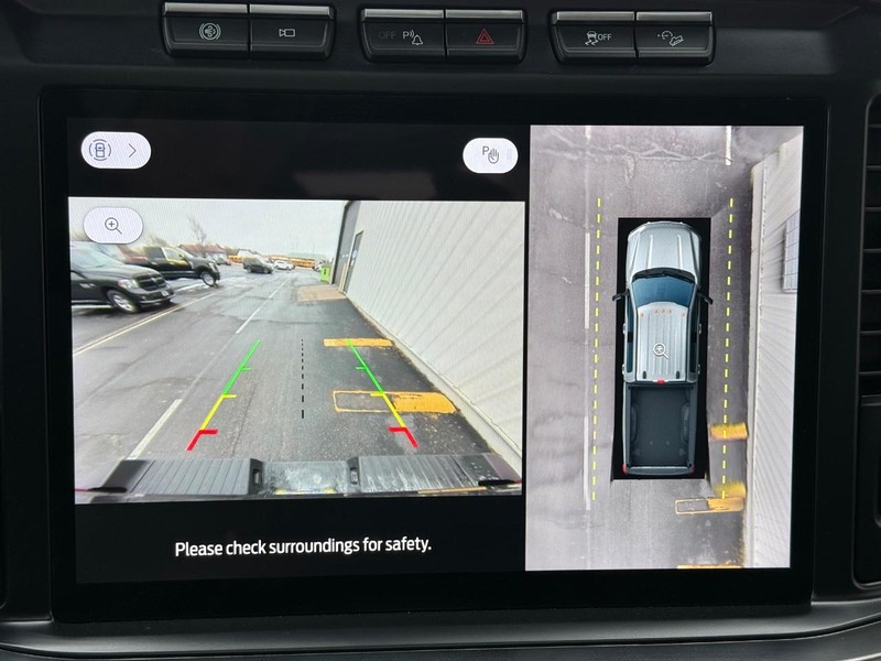 Ford Super Duty F-350 DRW Vehicle Full-screen Gallery Image 17