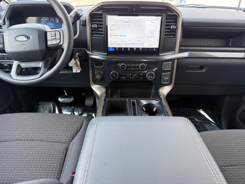 Ford F-150 Vehicle Full-screen Gallery Image 6