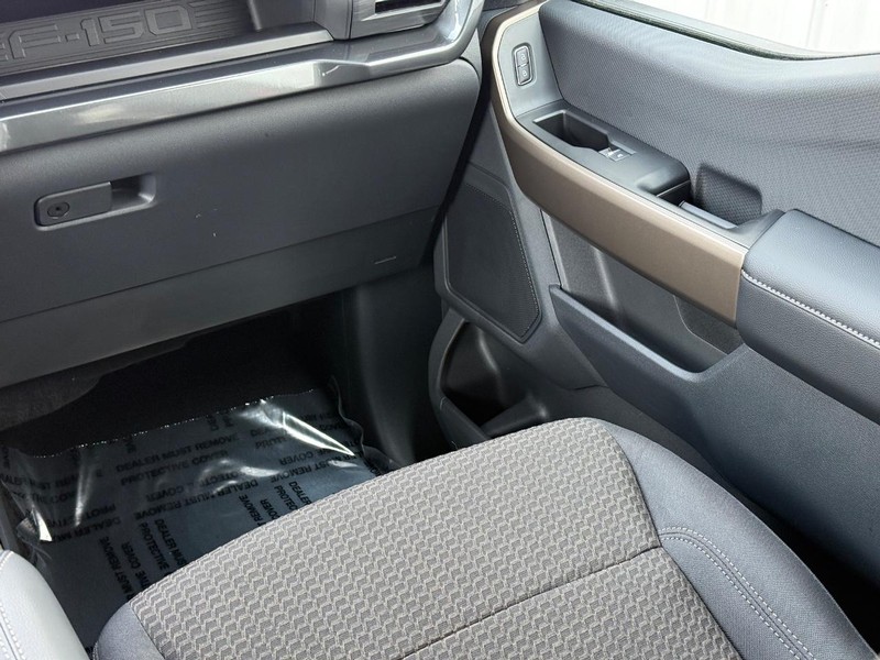 Ford F-150 Vehicle Full-screen Gallery Image 9