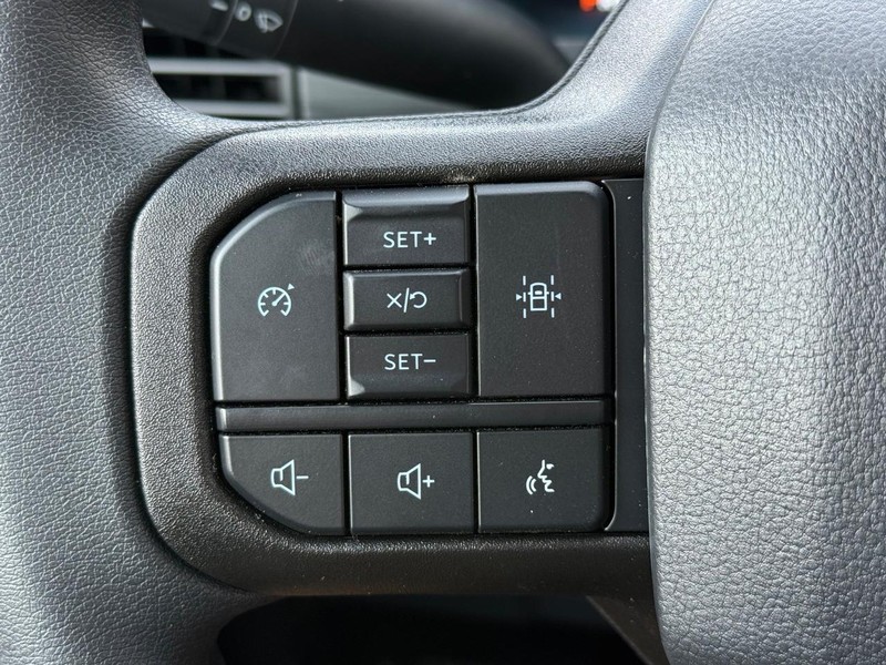 Ford F-150 Vehicle Full-screen Gallery Image 10