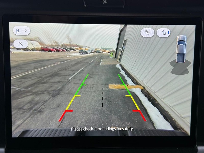 Ford F-150 Vehicle Full-screen Gallery Image 12