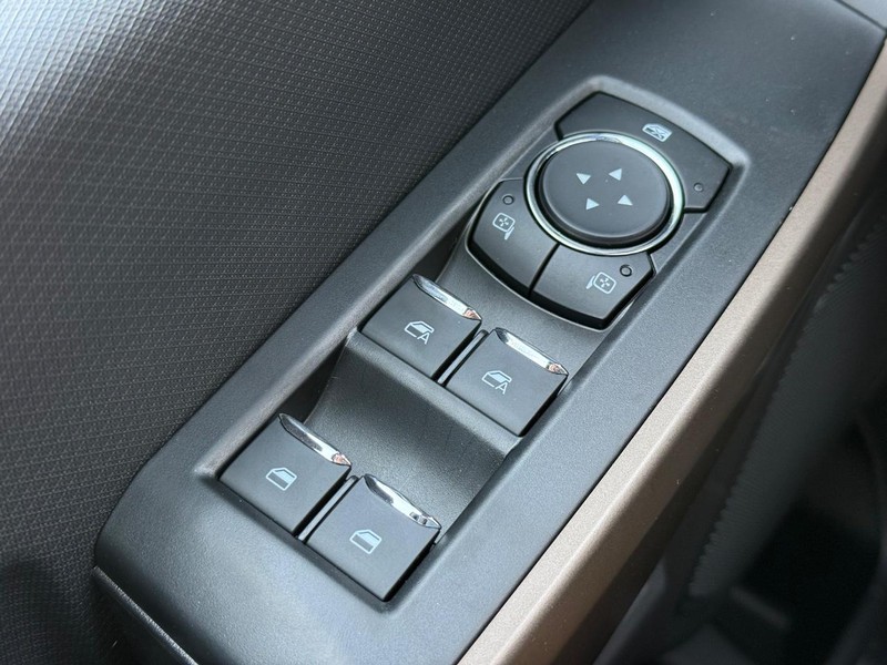 Ford F-150 Vehicle Full-screen Gallery Image 13