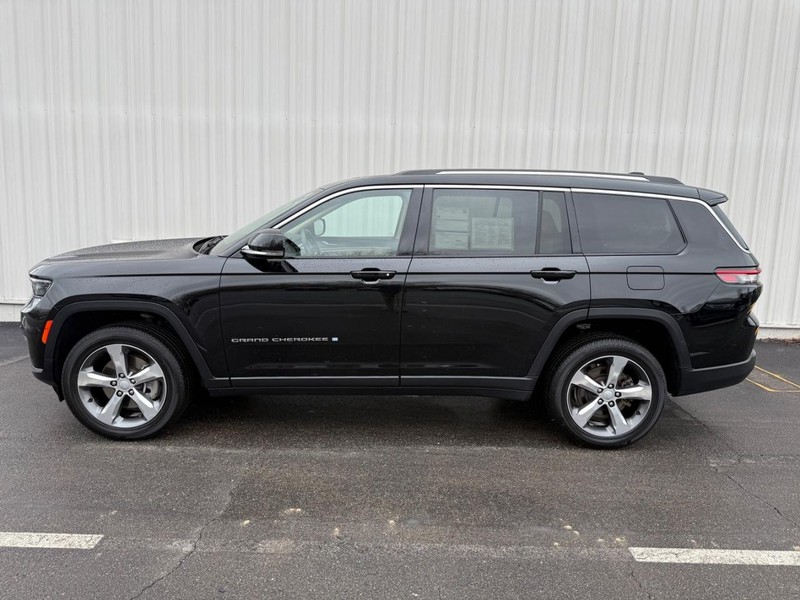 Jeep Grand Cherokee L Vehicle Full-screen Gallery Image 2