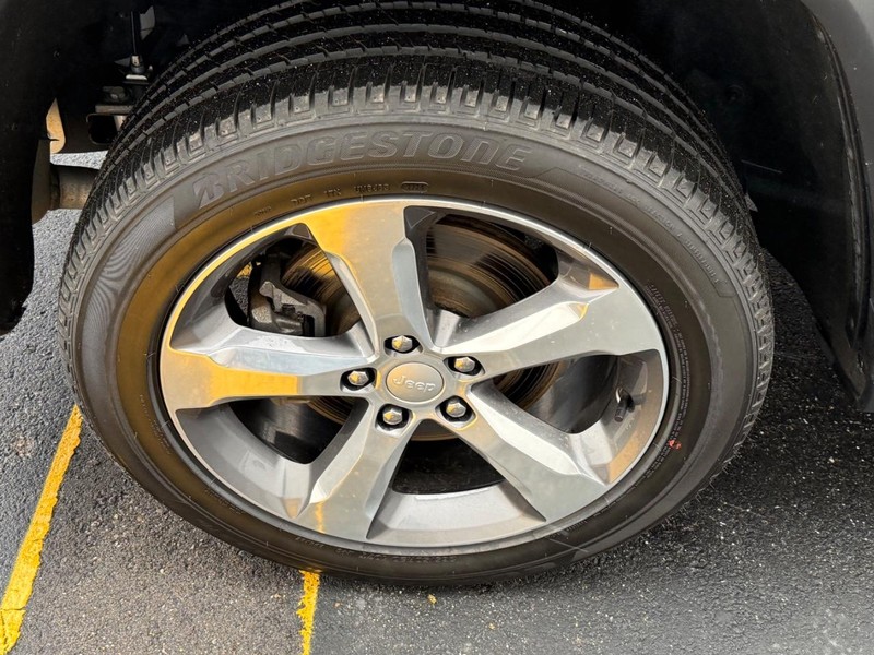 Jeep Grand Cherokee L Vehicle Full-screen Gallery Image 7