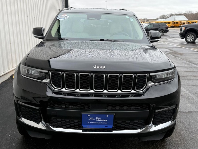 Jeep Grand Cherokee L Vehicle Full-screen Gallery Image 8