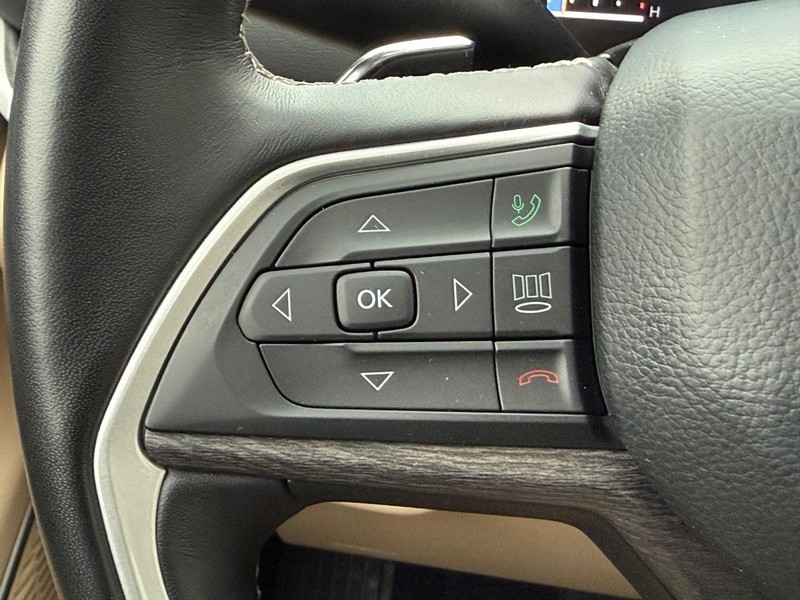 Jeep Grand Cherokee L Vehicle Full-screen Gallery Image 16