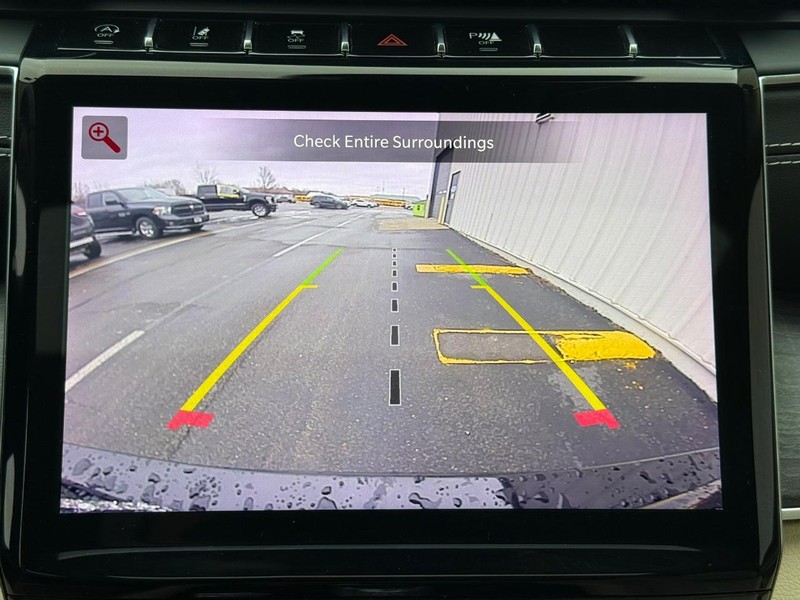 Jeep Grand Cherokee L Vehicle Full-screen Gallery Image 19