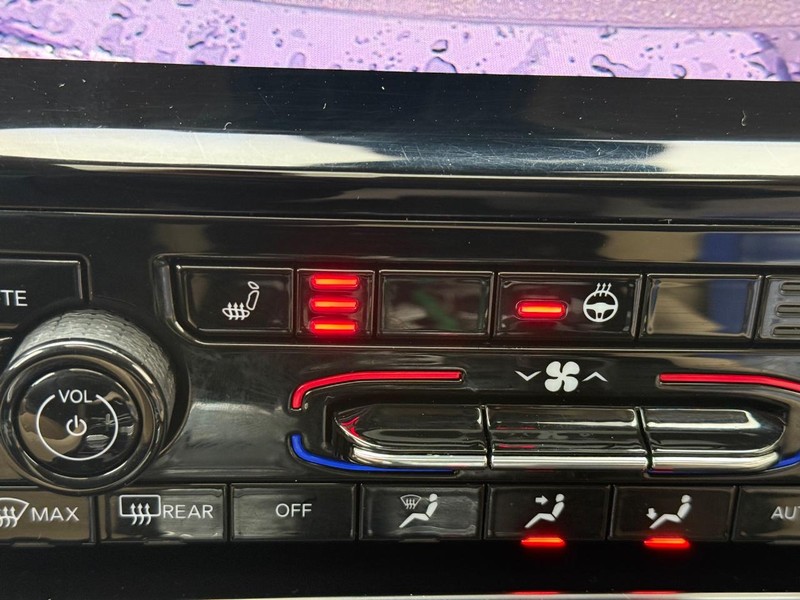 Jeep Grand Cherokee L Vehicle Full-screen Gallery Image 20